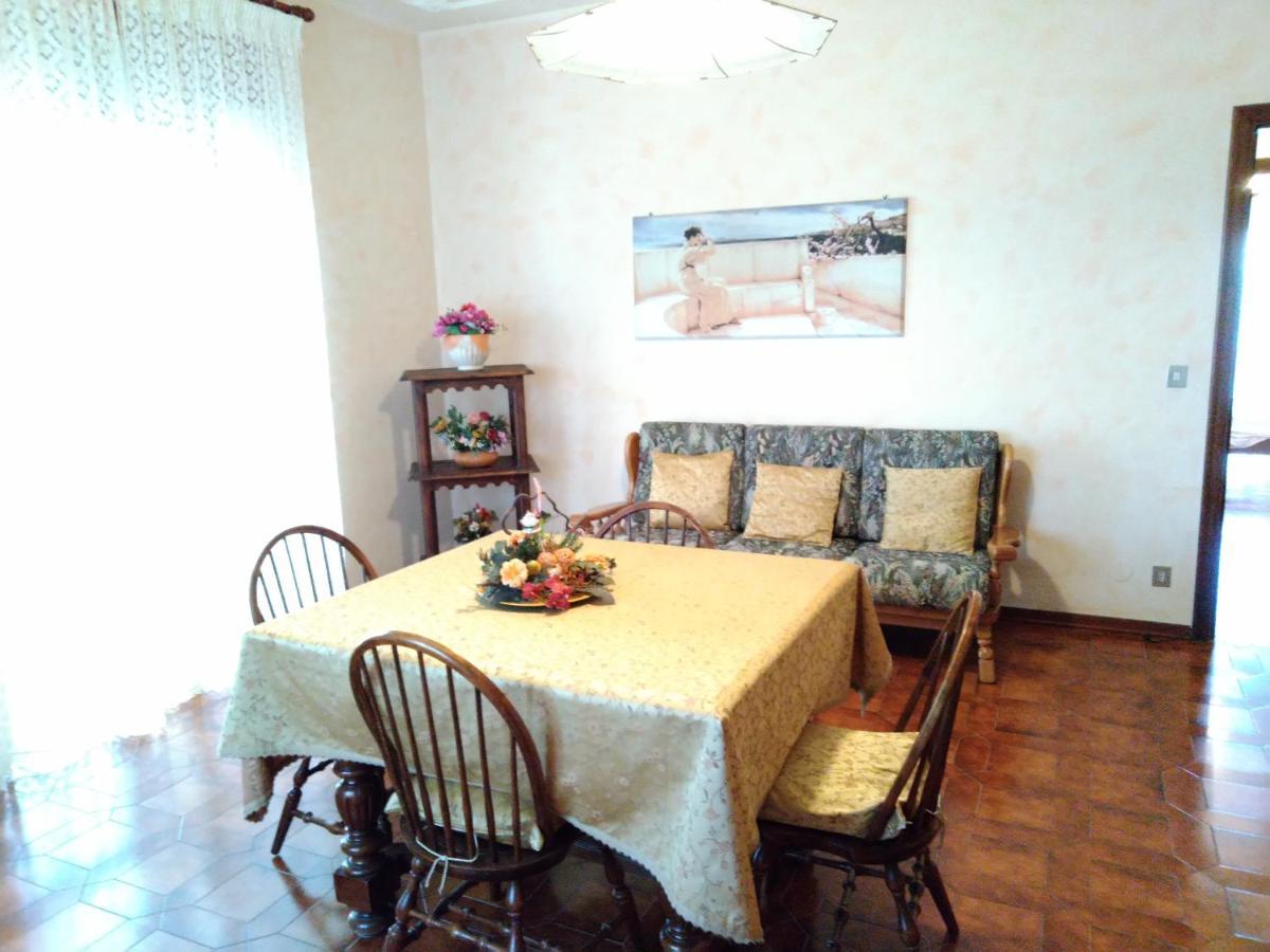 Domanda Apartment Calosso ภายนอก รูปภาพ