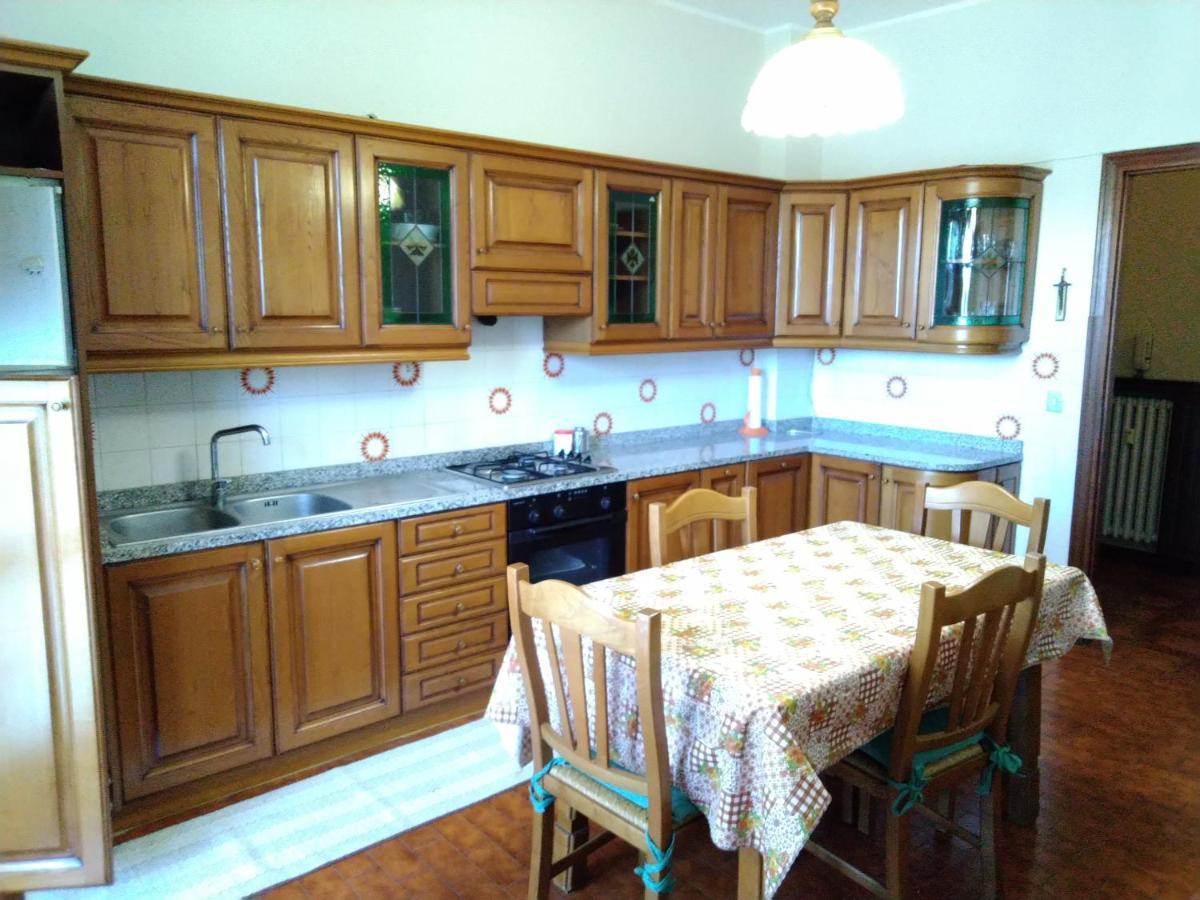 Domanda Apartment Calosso ภายนอก รูปภาพ