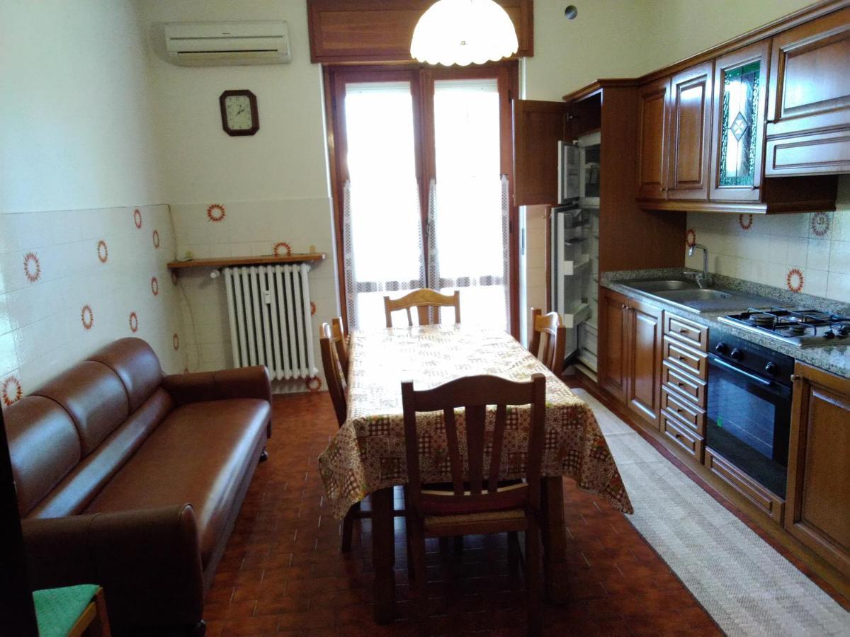 Domanda Apartment Calosso ภายนอก รูปภาพ