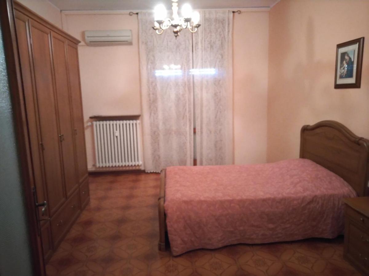 Domanda Apartment Calosso ภายนอก รูปภาพ