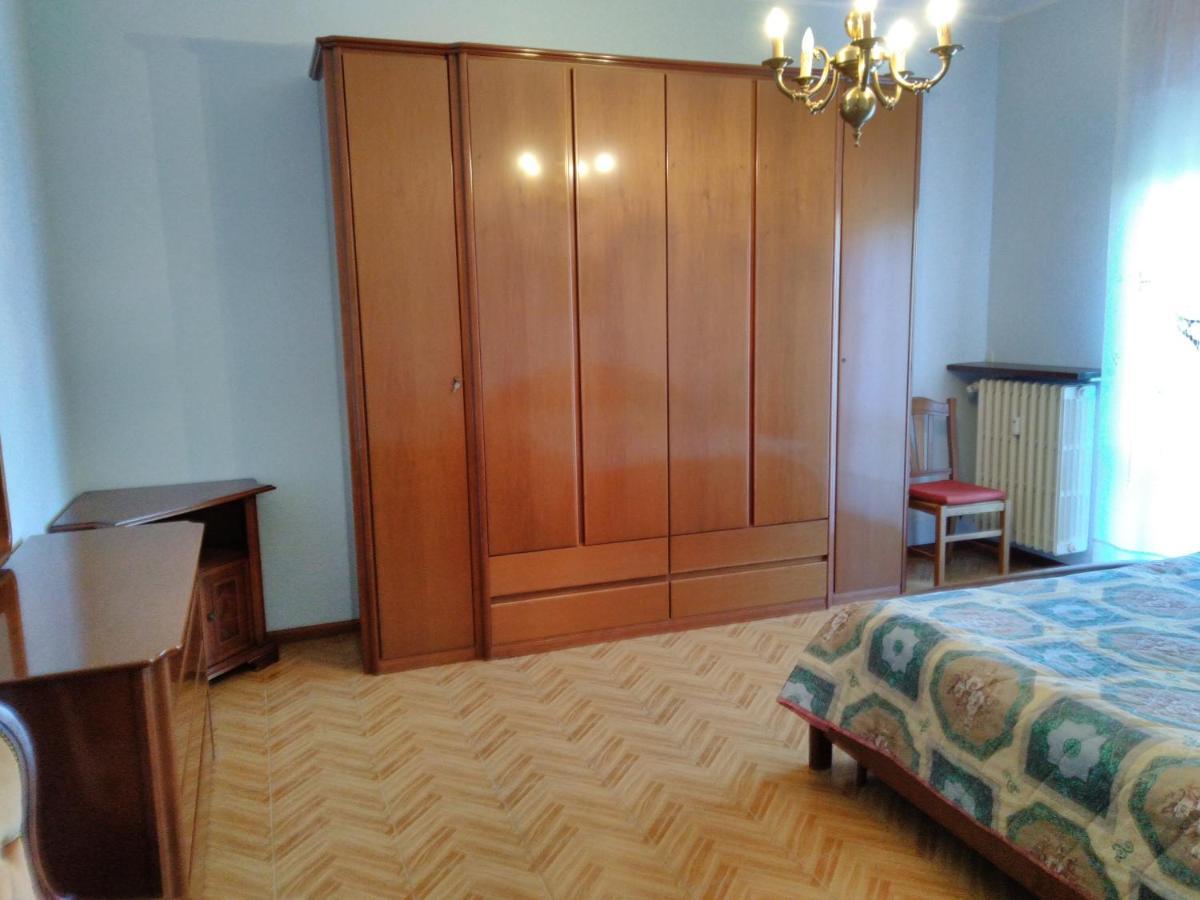 Domanda Apartment Calosso ภายนอก รูปภาพ